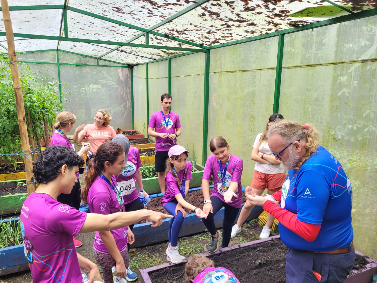 Greenhouse planting for the summer with the 5K Verde Race and Don Simón Coffee