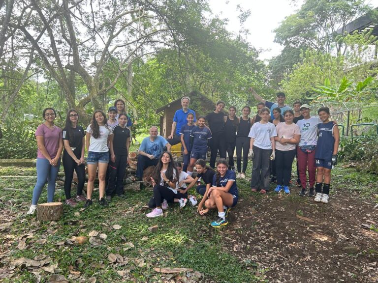 Fin de semana en Bolívar: poda de cafetos, riego de cacao, limpieza de plátanos, poda de mata raton y fertilización verde.