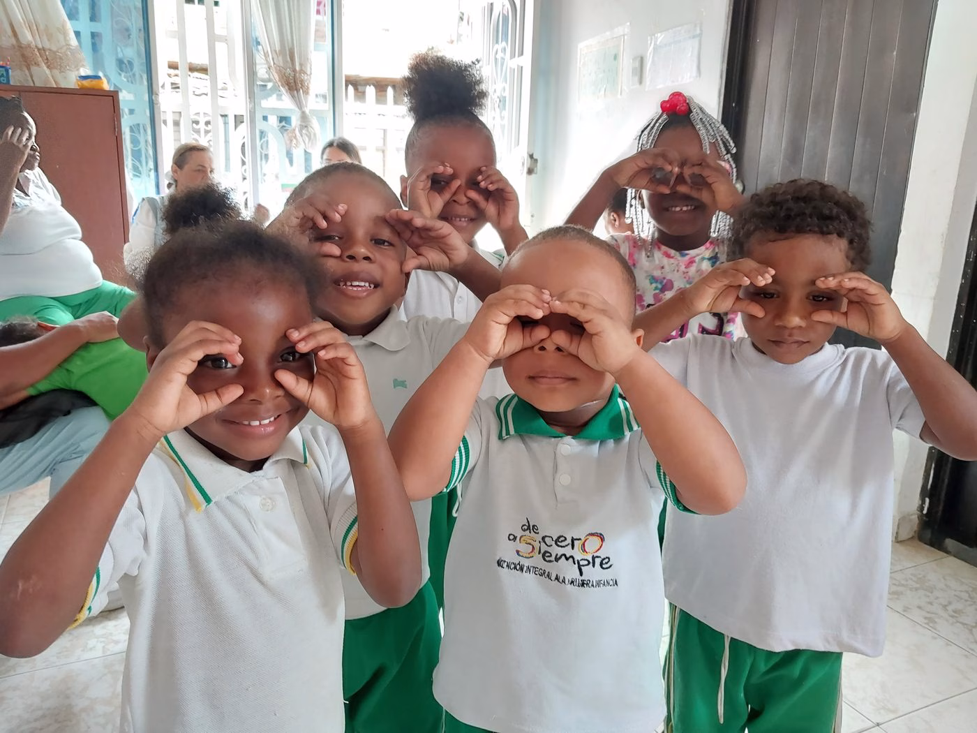 Niños del Pacífico jugando